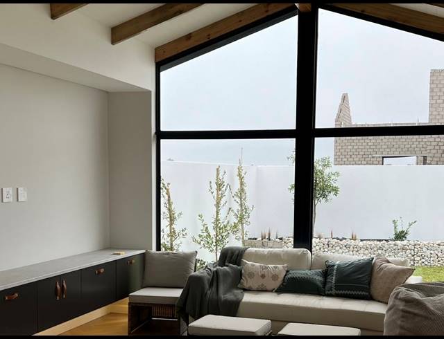 4 BEDROOM HOUSE FOR SALE IN SANDOWN